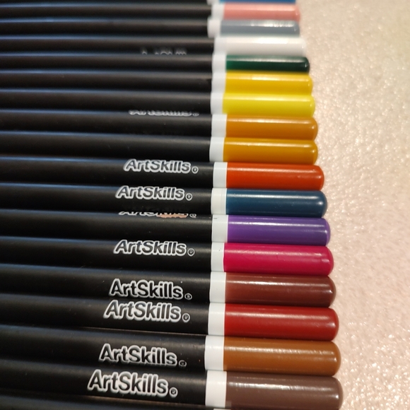 Experience the world of art with these 19 Art Skills Colored Pencils. - Picture 2 of 10
